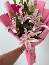 Cargar imagen en el visor de la galería, Orion Bouquet