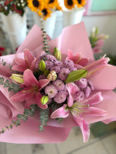 Cargar imagen en el visor de la galería, Lilly’s Bqt