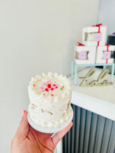 Cargar imagen en el visor de la galería, Tiny Vintage Cake