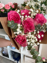 Cargar imagen en el visor de la galería, With you Pink  Bouquet