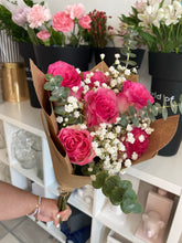 Cargar imagen en el visor de la galería, With you Pink  Bouquet